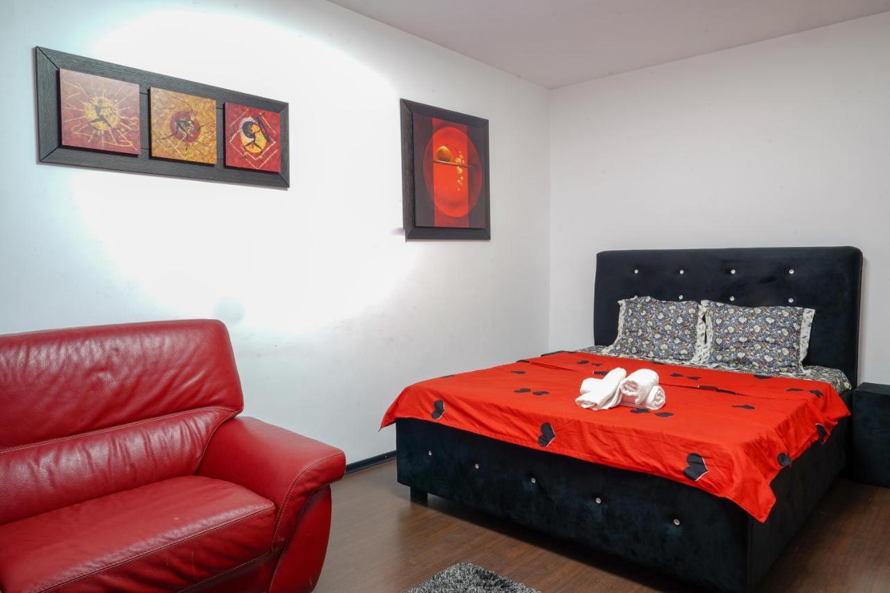 Ferienwohnung Sun Plaza Oasis With Self Check In And Fast Wifi Bukarest Exterior foto