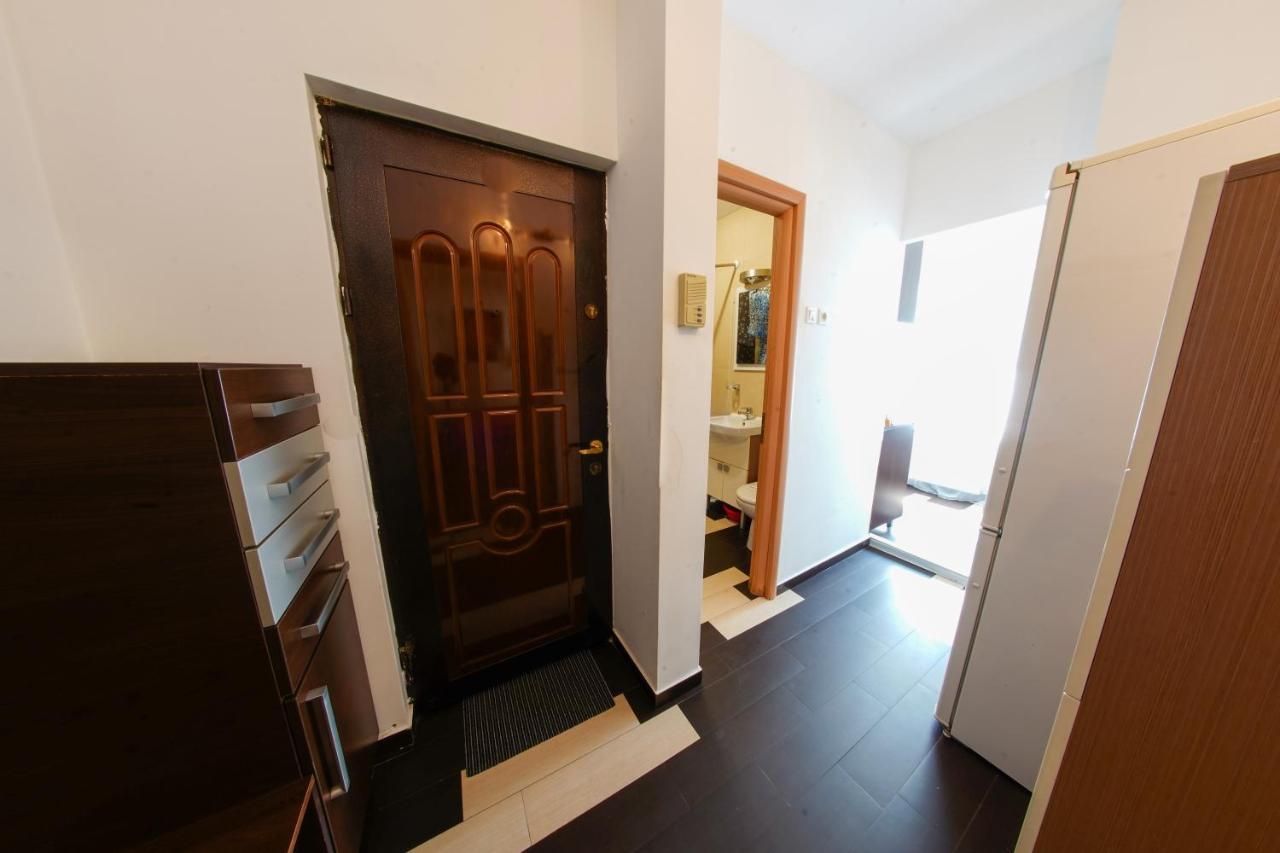 Ferienwohnung Sun Plaza Oasis With Self Check In And Fast Wifi Bukarest Exterior foto